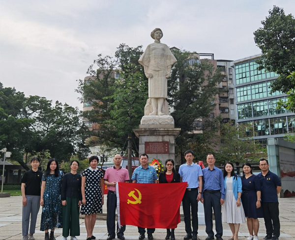 曾崢書記以普通黨員參加所在支部“知史愛黨,、知史愛國”主題黨日活動