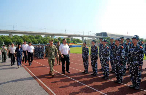 佛山市學(xué)生軍訓(xùn)軍地聯(lián)合督導(dǎo)組蒞臨我校檢查指導(dǎo)軍訓(xùn)工作