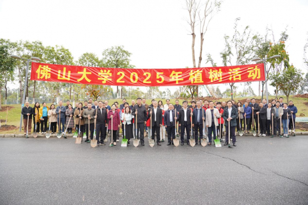 綠美校園添新綠，學(xué)校組織“綠美校園 你我同行”2025年校園植樹活動(dòng)