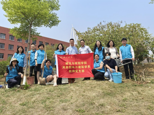 風(fēng)景園林與建筑學(xué)系教師黨支部開展“我為佛山種棵樹，共建綠色生態(tài)城”主題黨日活動(dòng)