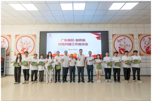 校領(lǐng)導(dǎo)率隊赴新疆伽師看望慰問支教師生